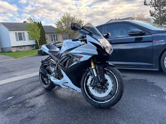 Suzuki Gsxr 750 2014 thumbnail 3