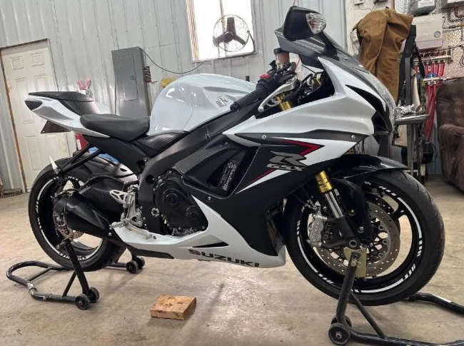 Suzuki Gsxr 750 2014 thumbnail 4