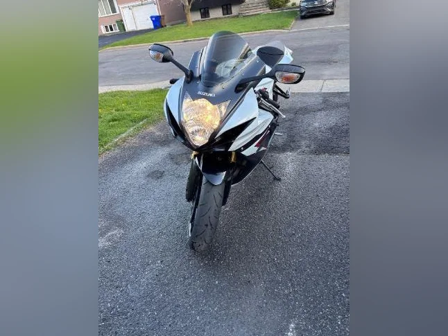 Suzuki Gsxr 750 2014 thumbnail 2