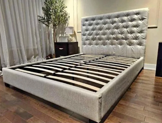 À vendre lit avec matelas thumbnail 3