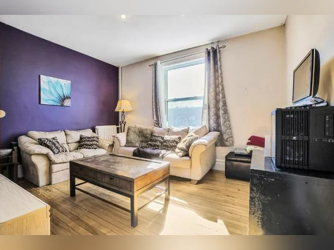 2300$ - 4 chambres, semi-meublé, superbe emplacement thumbnail 9