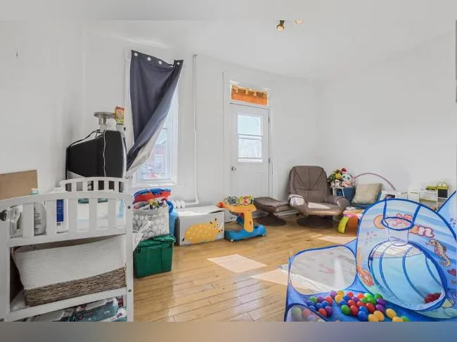 2300$ - 4 chambres, semi-meublé, superbe emplacement thumbnail 5