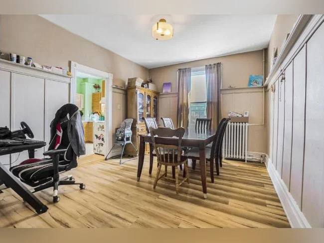 2300$ - 4 chambres, semi-meublé, superbe emplacement