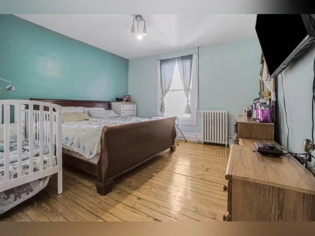 2300$ - 4 chambres, semi-meublé, superbe emplacement thumbnail 7