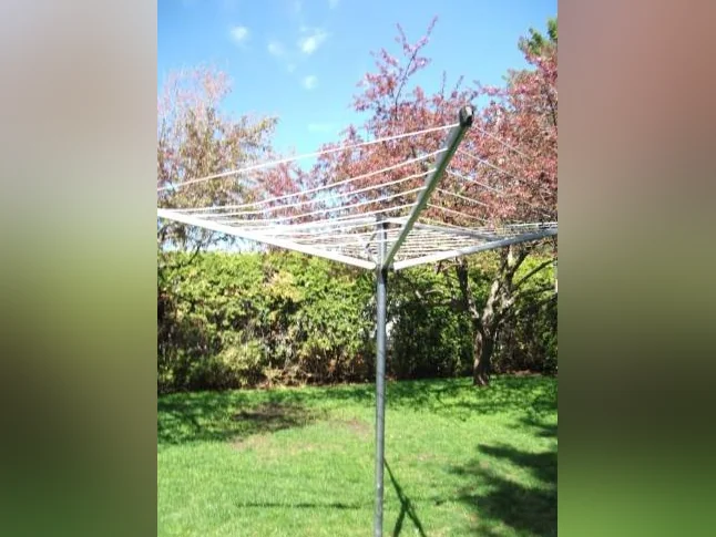 Séchoir à linge parapluie d'extérieur rotatif. thumbnail 4