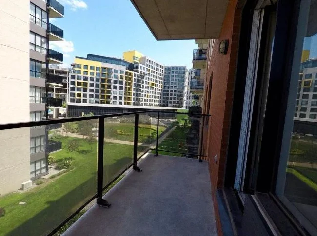 Superbe condo 2 chambres à louer près du métro Namur