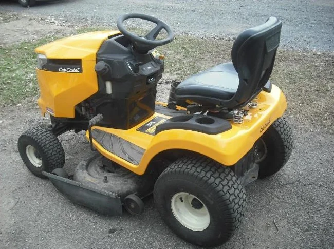 TRACTEUR À GAZON