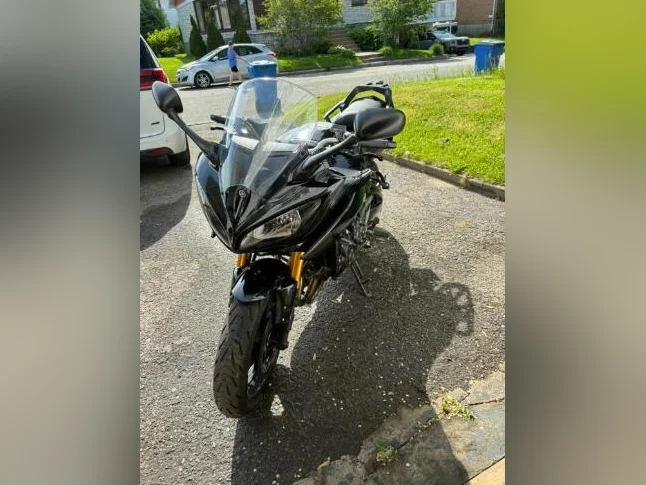 Yamaha FZ-8 en très bonne condition thumbnail 2