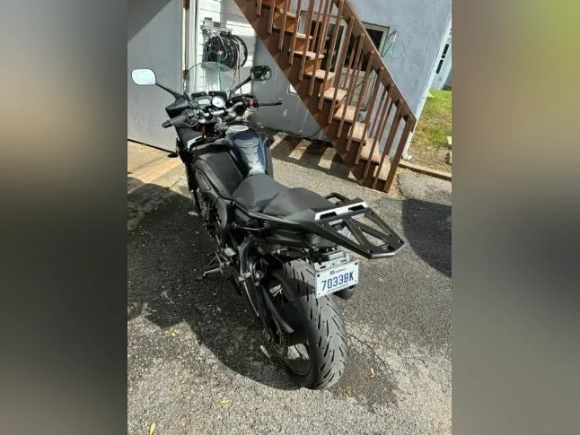 Yamaha FZ-8 en très bonne condition thumbnail 3
