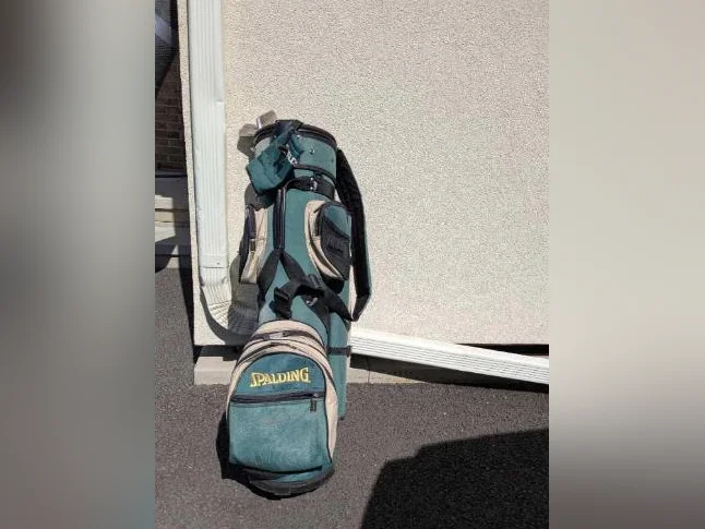 SAC DE GOLF ET BÂTONS POUR JUNIOR