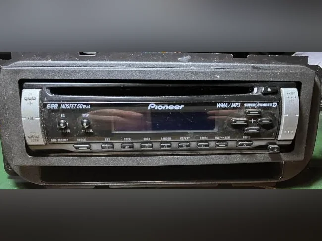 Radio D'Auto Pioneer AM FM CD Model DEH-2800 MP