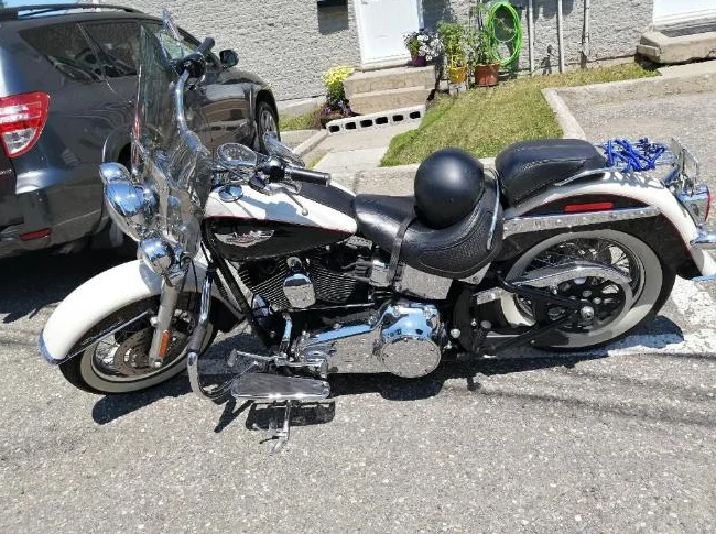 Harley Davidson Softail Deluxe FLSTN 2011 thumbnail 3