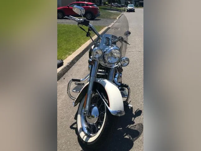 Harley Davidson Softail Deluxe FLSTN 2011 thumbnail 5