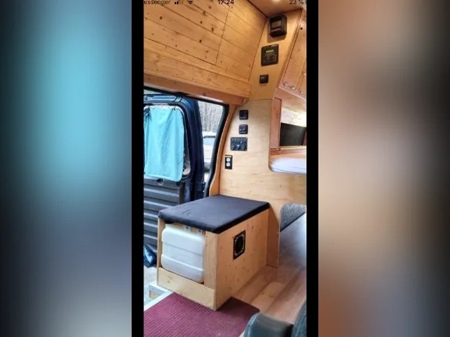 GMC Savana 3500 thumbnail 2