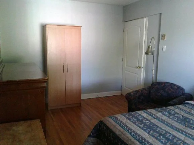 A PAT - MTL-EST Chambre à louer pour hommes travailleurs.