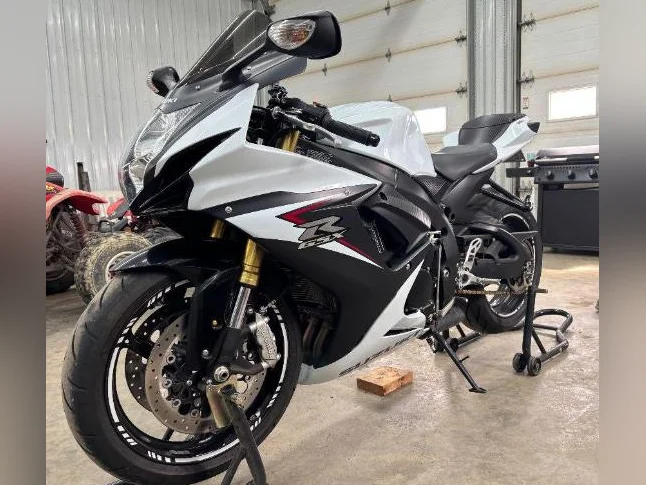 Suzuki Gsxr 750 2014 thumbnail 5