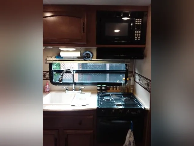 Roulotte 28pieds Coachmen freedom express 2015 modèle 248RB, cuisine extérieure thumbnail 9