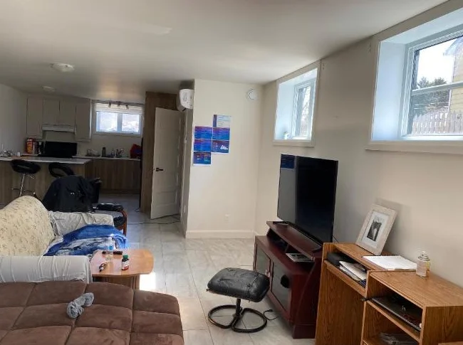 Superbe logement 4 1/2 à louer thumbnail 5