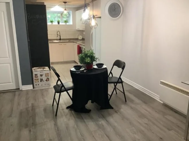 Beau logement ,chauffé/éclairé,réfrigérateur/cuisinière,laveuse/sécheuse ,meublée