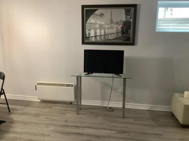 Beau logement ,chauffé/éclairé,réfrigérateur/cuisinière,laveuse/sécheuse ,meublée thumbnail 6