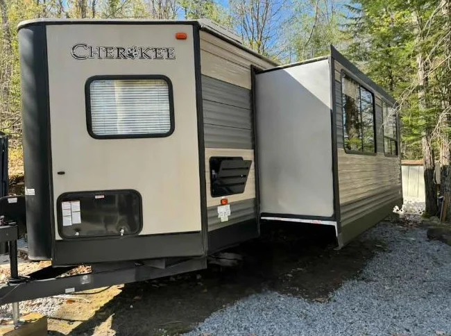Roulotte Cherokee Forest River 33 pieds thumbnail 7