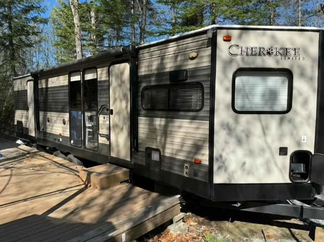 Roulotte Cherokee Forest River 33 pieds thumbnail 6