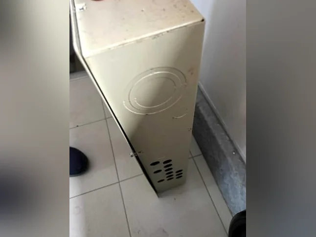 Boîte électrique Siemens 100 Amps usagée avec coupe-circuits thumbnail 3