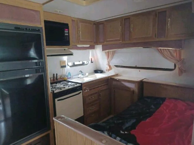 à qui la chance super belle roulotte à vendre avec extension terminer intérieur extérieur à baie du diable a ferme-neuve thumbnail 9