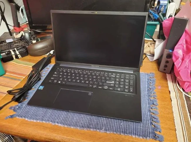 Laptop Asus Vivobook 17 pouces 12 gen up to 4.4 Ghz neuf