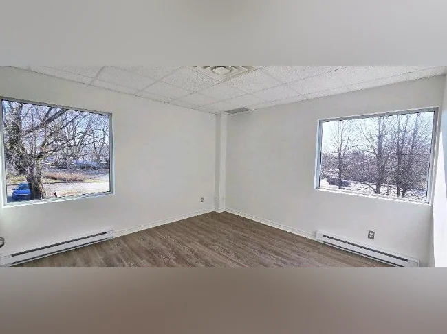 Local commercial 28, Chem. de la Côte St-Louis, s.104 thumbnail 3