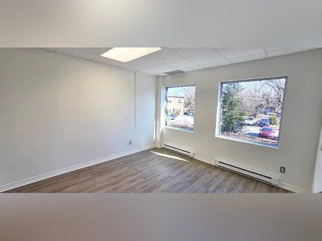 Local commercial 28, Chem. de la Côte St-Louis, s.104 thumbnail 2