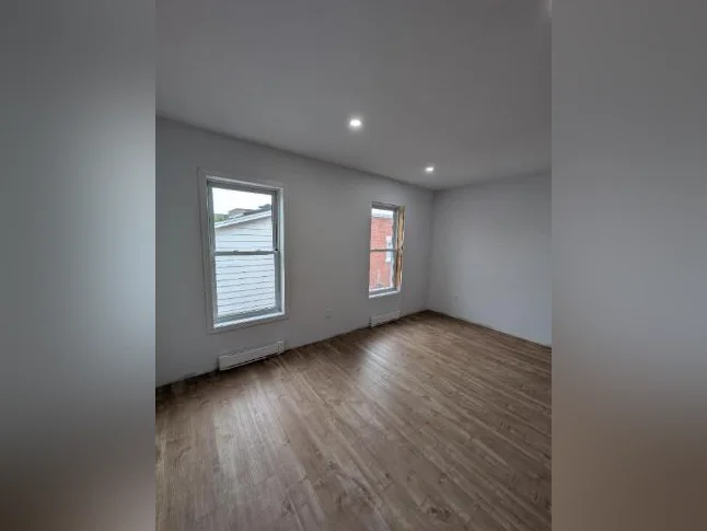 Logement 4 1/2 entièrement rénové Granby thumbnail 7