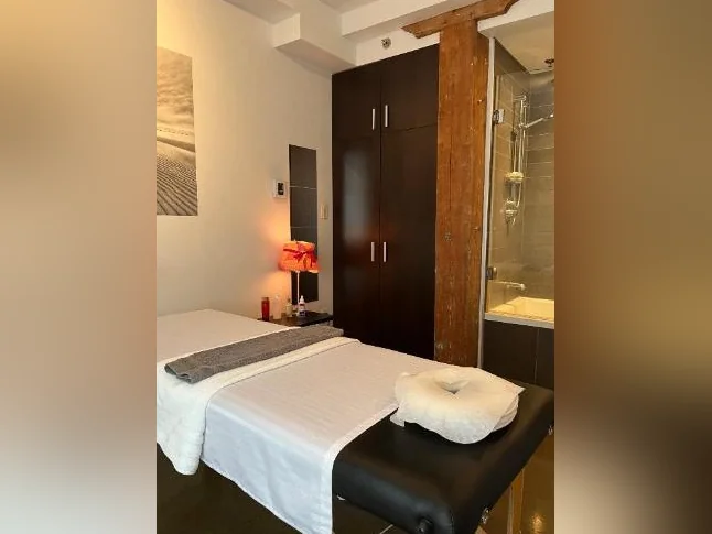 M massage thumbnail 2