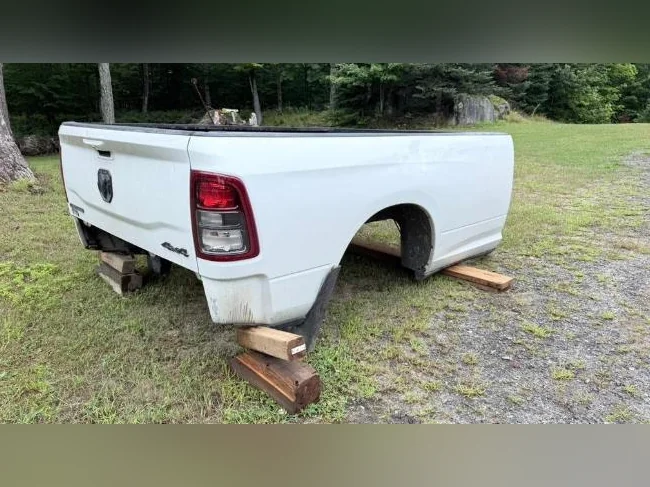 2024 Ram 2500 caisse/benne 8' - Hayon à verrouillage électrique //   2024 Ram 2500 8' Box / Bed - Power Lock Tailgate thumbnail 4