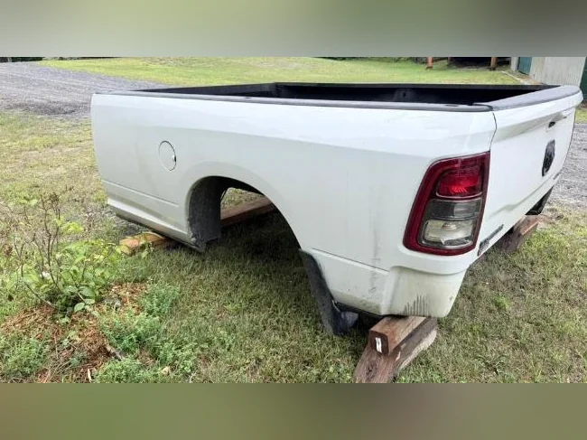 2024 Ram 2500 caisse/benne 8' - Hayon à verrouillage électrique //   2024 Ram 2500 8' Box / Bed - Power Lock Tailgate thumbnail 6