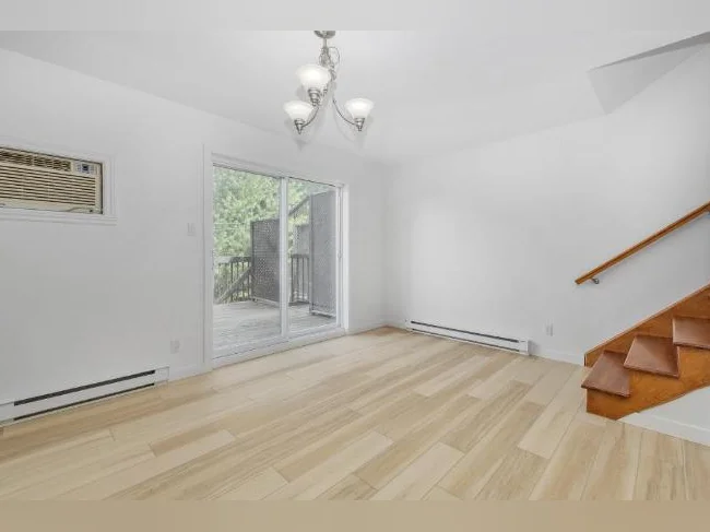Disponible 1er juillet 2026 Maison entièrement rénovée en 2026 : 3 chambres avec balcon et accès à la cour arrière Sainte-Adèle thumbnail 4