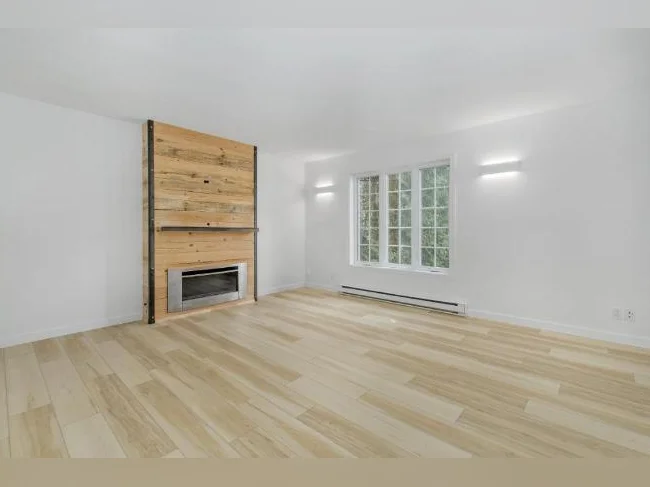 Disponible 1er juillet 2026 Maison entièrement rénovée en 2026 : 3 chambres avec balcon et accès à la cour arrière Sainte-Adèle thumbnail 2