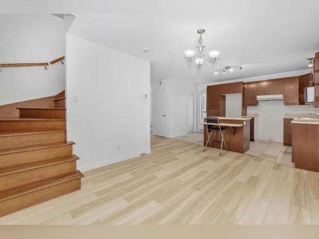 Disponible 1er juillet 2026 Maison entièrement rénovée en 2026 : 3 chambres avec balcon et accès à la cour arrière Sainte-Adèle thumbnail 5