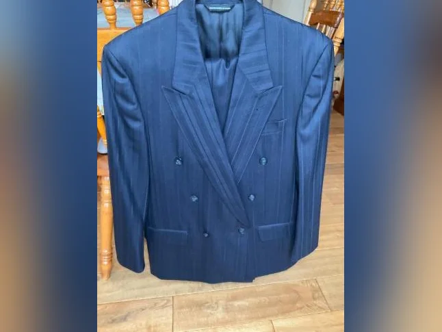Habit tres chic comme neuve
