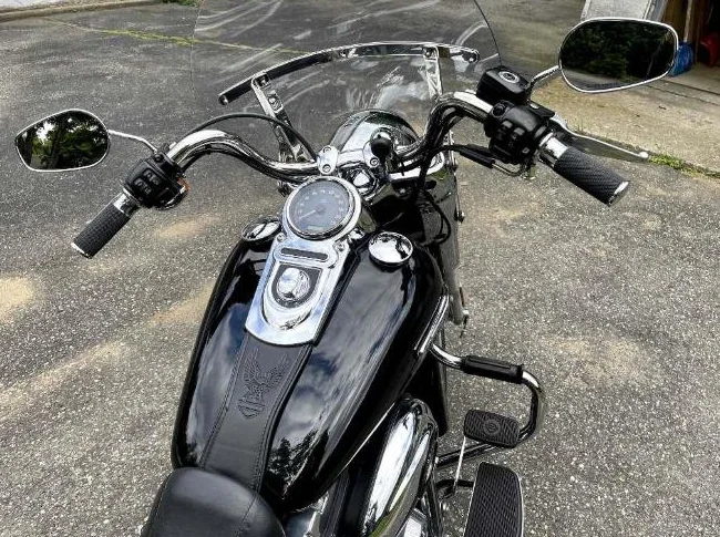 Harley Davidson FLD Switch Back 2012 thumbnail 6