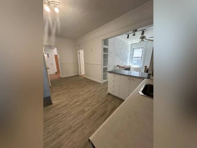 Très GRAND 7 ½ 2 salles de bain, 2 salons, 4 chambres, entrée indépendante PREMIER étage, À VOIR!!!!