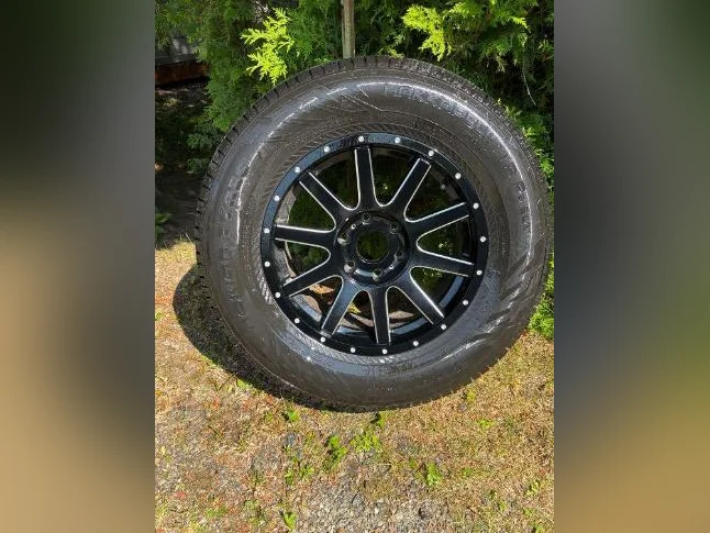 Pneus hivers Nokian Hakkapeliitta r5 suv 275/65r18 avec mags ram