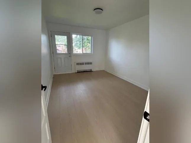All new renovated 4 1/2 apartment for rent thumbnail 5