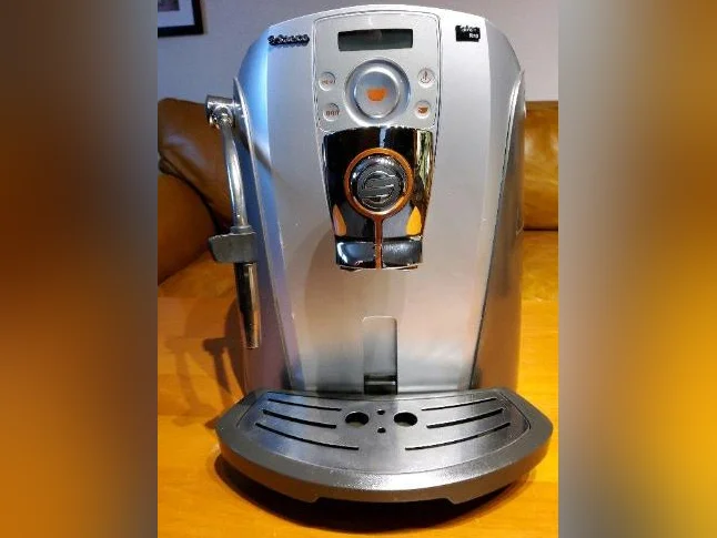 Machine à café expresso saeco, modèle Talea ring . Entièrement automatique. Parfaite condition