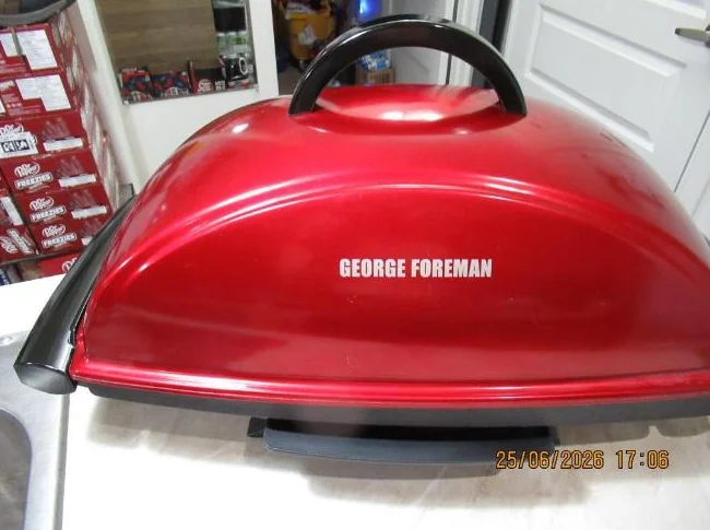 Four charcoal George Foreman de très bonne qualité - n`a jamais été utilisé