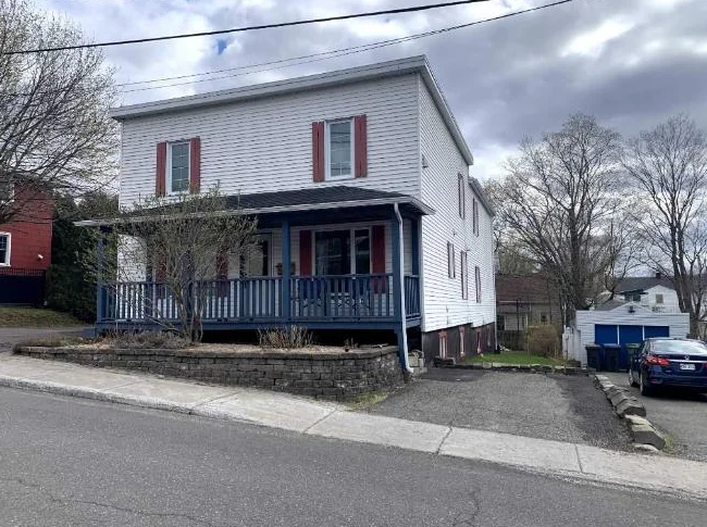 Grand 7 ½ sur deux étages – Lévis centre-ville
