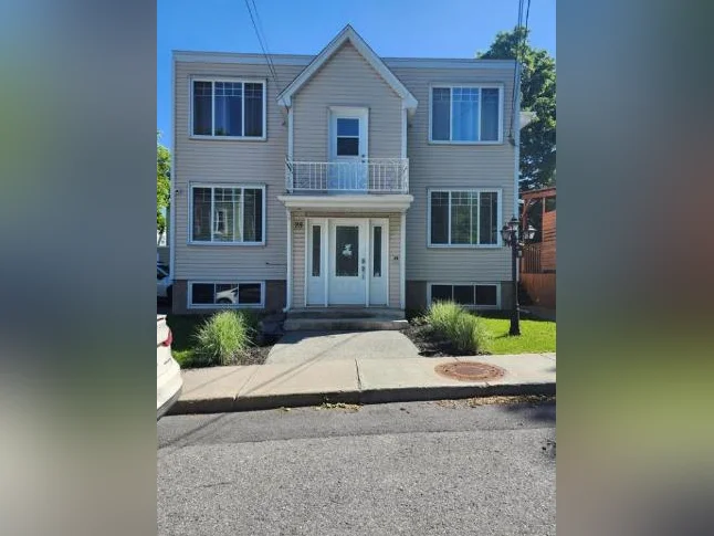 À louer – 5 ½ au 2e étage d’un triplex – Vieux-Mont-Saint-Hilaire 1 700 $ par mois