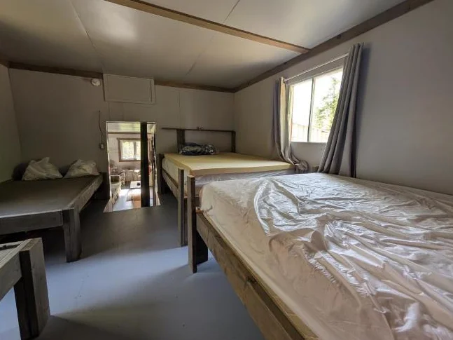 chalet rustique en forêt gaspésienne. thumbnail 4