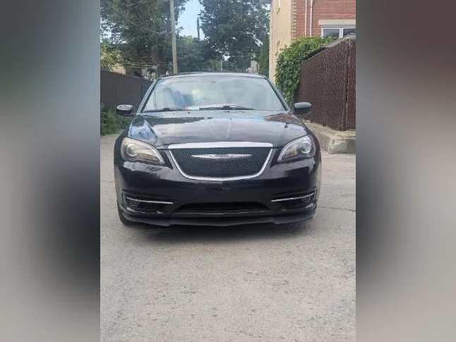 2013 Chrysler 200S V6 3.6L – 283 HP | Carfax Clean | Inspection récente