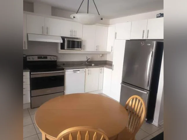 Appartement 3 1/2 Lebourneuf,Picine, Ascenseur,2,e étages(1112$) thumbnail 7